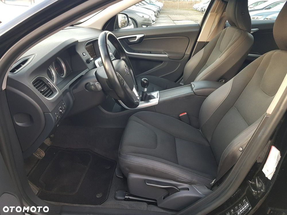 Volvo V60 D4 Momentum - 9