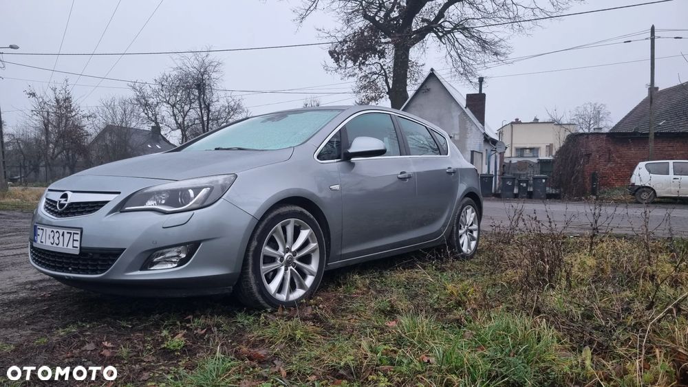 Opel Astra 1.6 Turbo Cosmo - 1