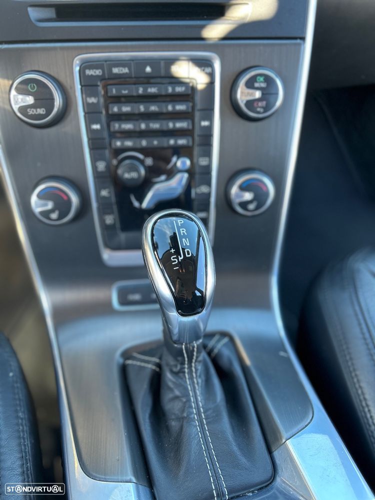 Volvo V60 D6 Plug-In-Hybrid AWD Geartronic Summum - 23