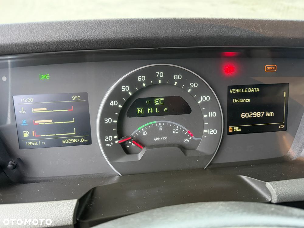 Volvo FH460 z Austrii kabina XL nowa hydraulika 600Tkm oryginalnego przebiegu - 36