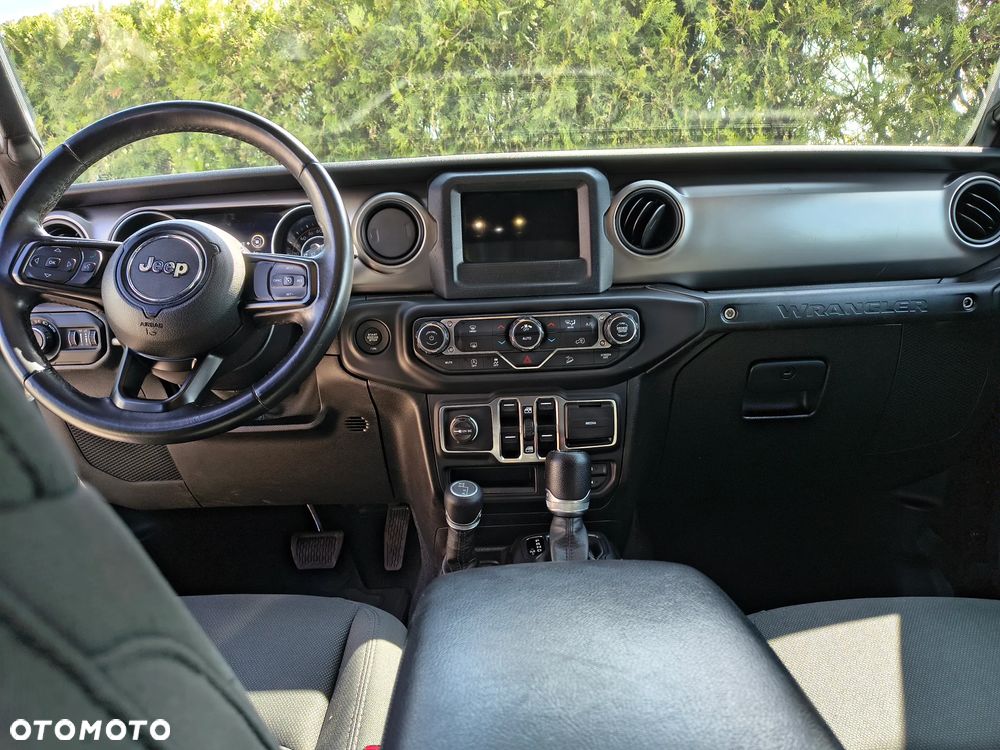 Jeep Wrangler - 22