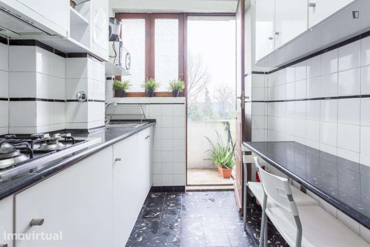 Quarto - localizado em Paranhos Porto - Grande imagem: 4/38