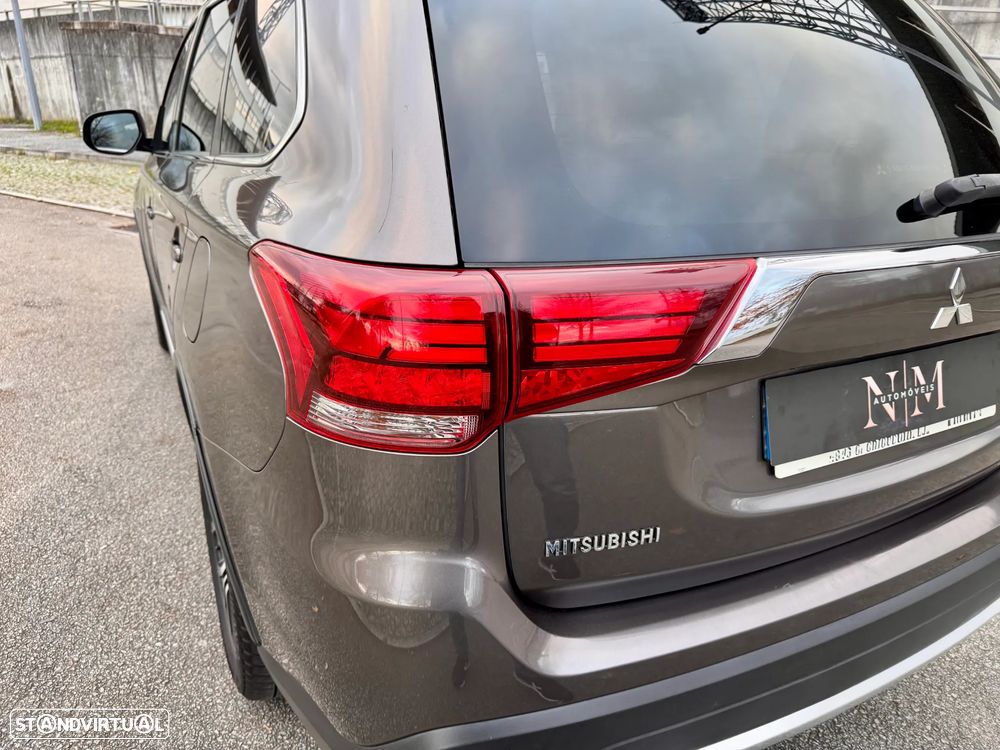 Mitsubishi Outlander 2.2 DI-D Intense+ - 23