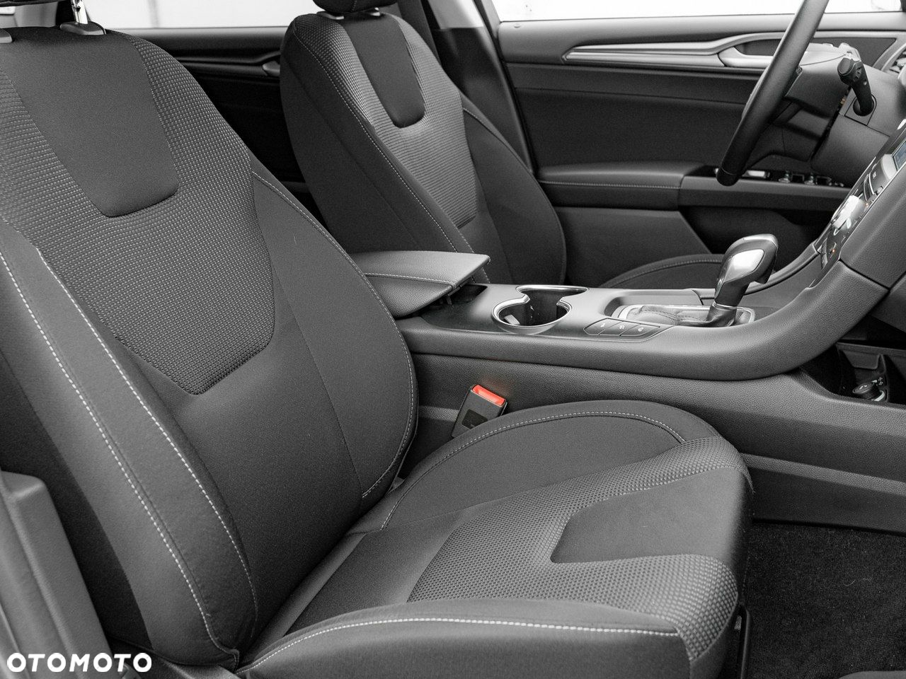 Ford Mondeo - 32