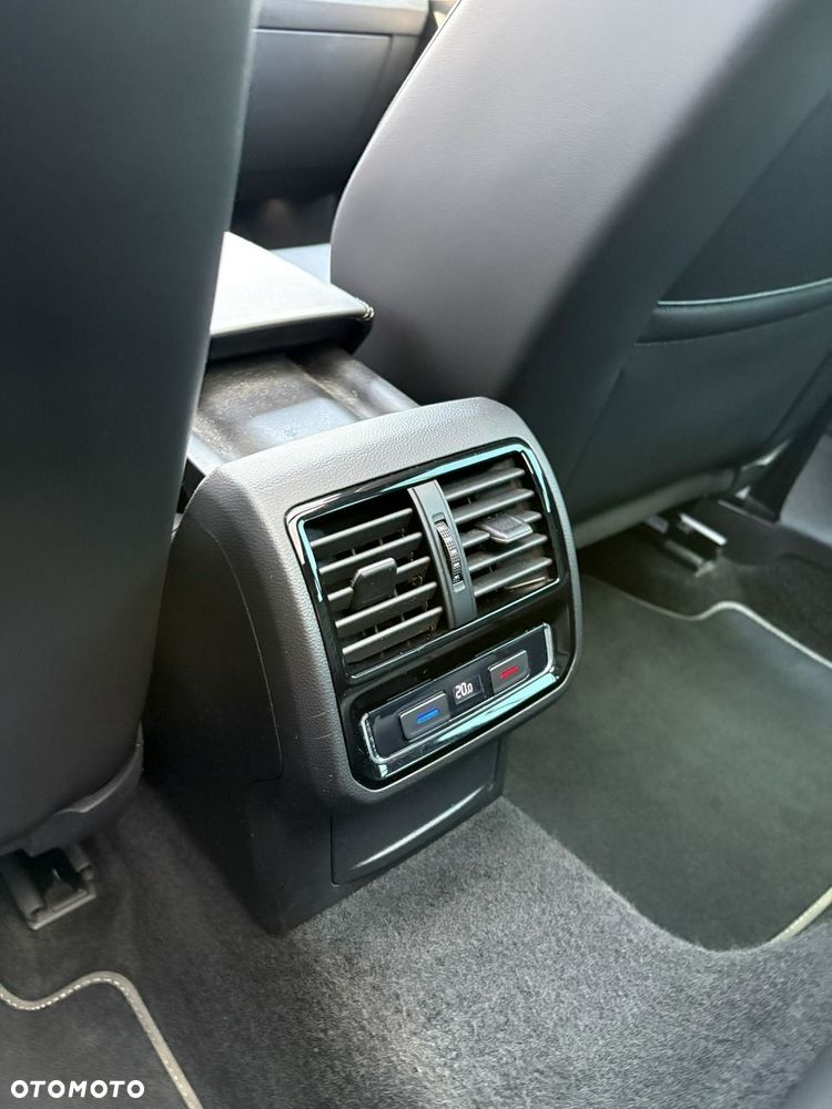 Volkswagen Passat - 36