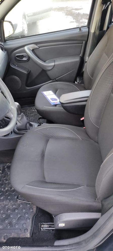 Dacia Duster 1.6 SCe Laureate S&S - 9