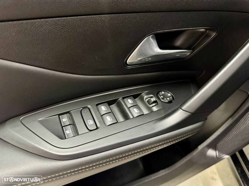 Peugeot 308 1.2 PureTech Allure Pack EAT8 — fotografia 19