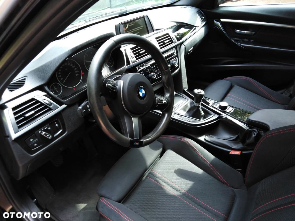 BMW Seria 3 318d Sport Line - 12