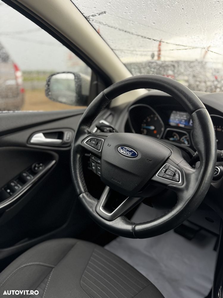 Ford Focus - 26
