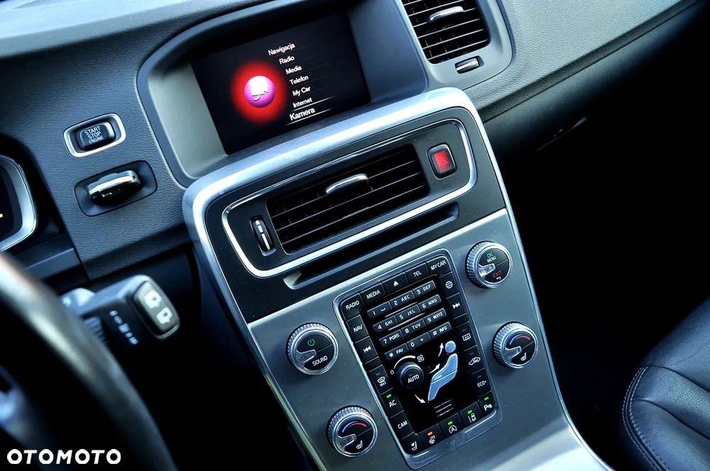 Volvo V60 D4 Geartronic Summum - 28