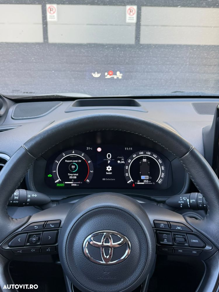 Toyota Yaris Cross 1.5 VVT-i HSD 4x4 Dynamic Adventure - 12