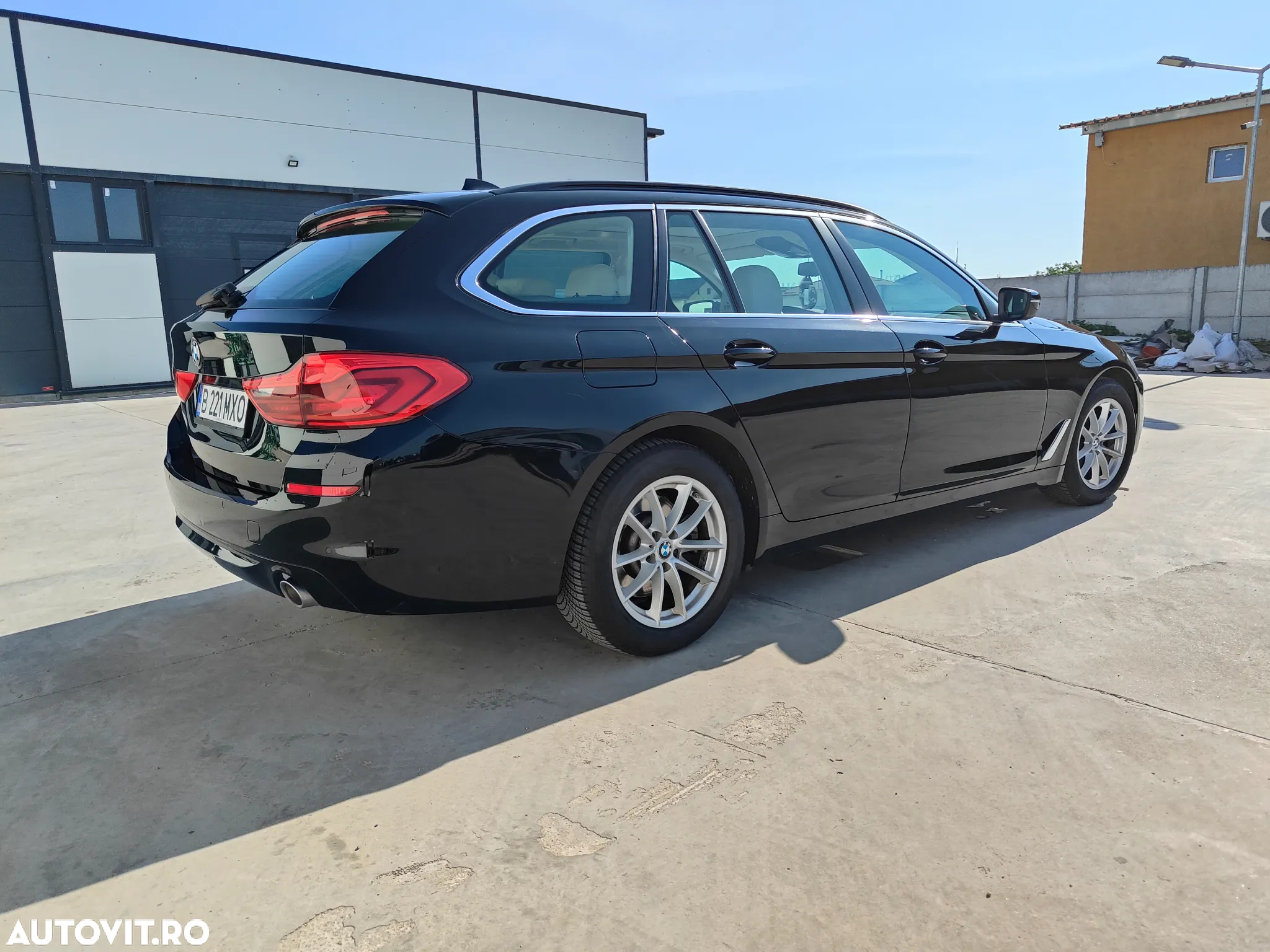 BMW Seria 5 520i Touring Aut. - 2