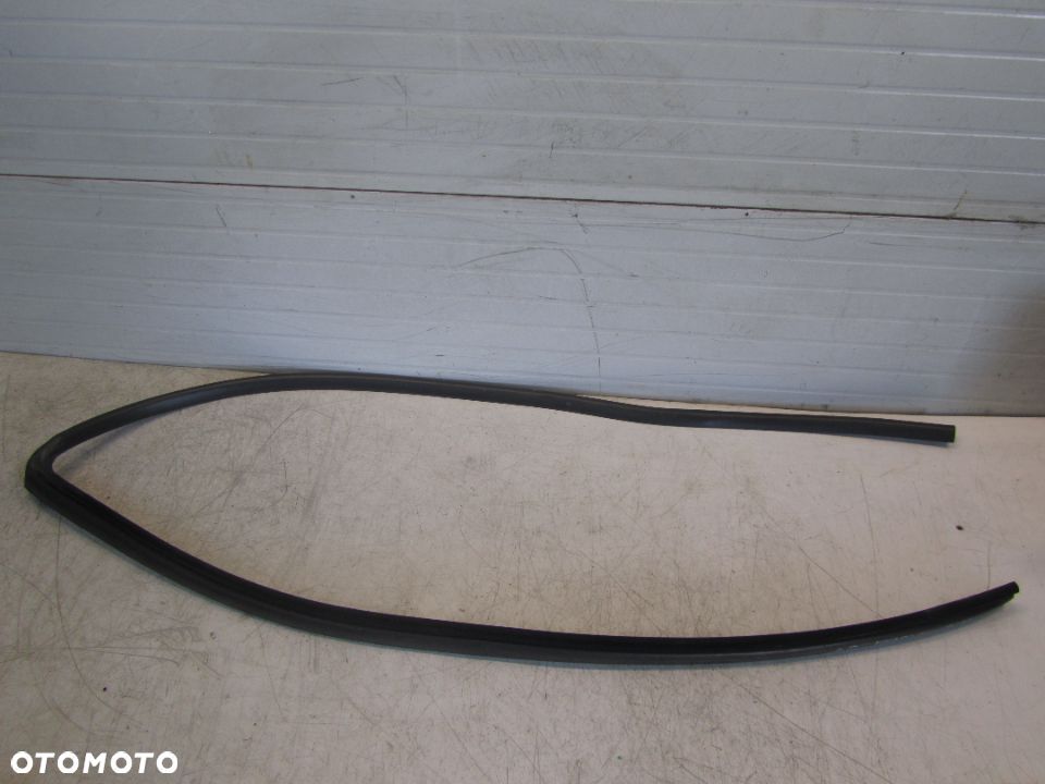 trafic-vivaro 2.0 DCI 07R uszczelka drzwi-słupka środkowego lewy przód