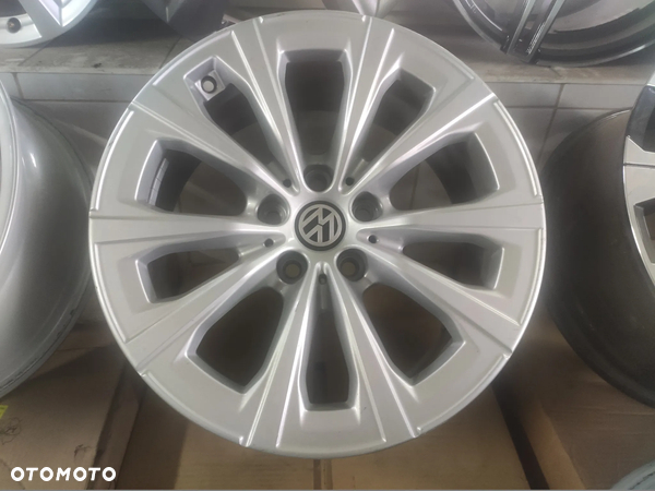 Felgi alu 17 cali  Audi A4 B6 B7 B8 B9 A5 Vw Arteon Tiguan Passat A6 A8