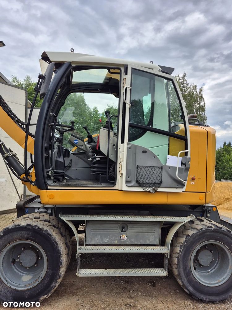 Liebherr A 910 - 8