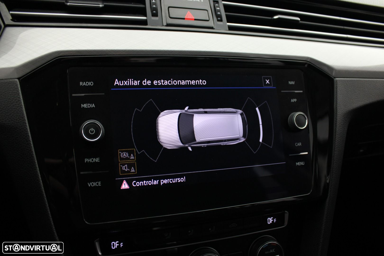VW Passat Variant 1.6 TDI Business DSG - 25
