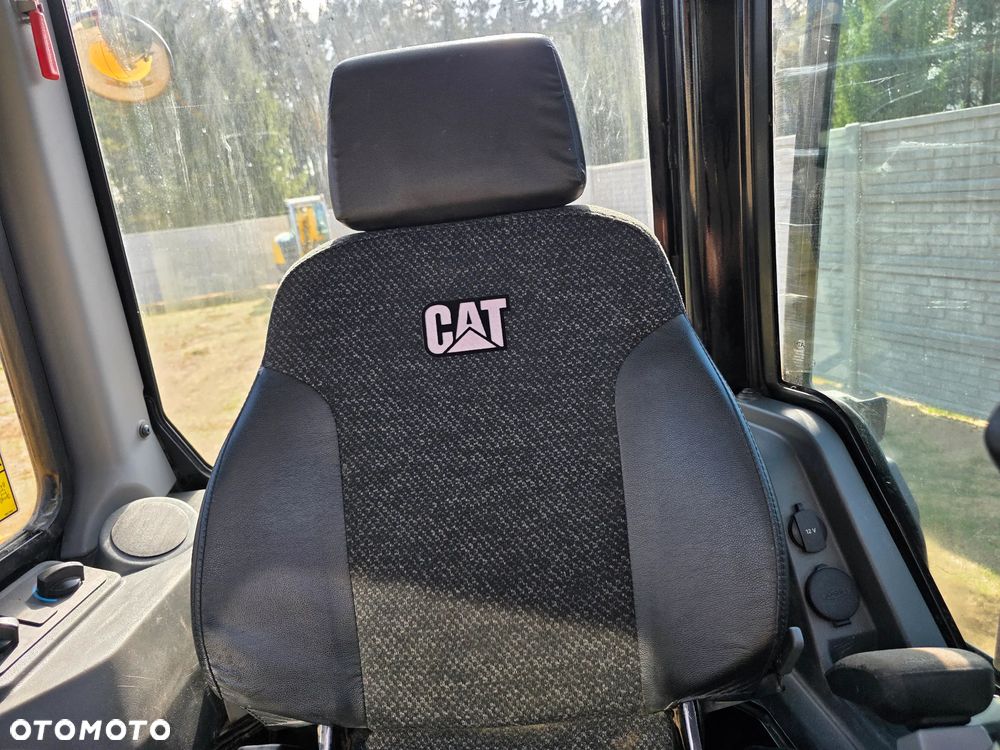 Caterpillar 305 - 28