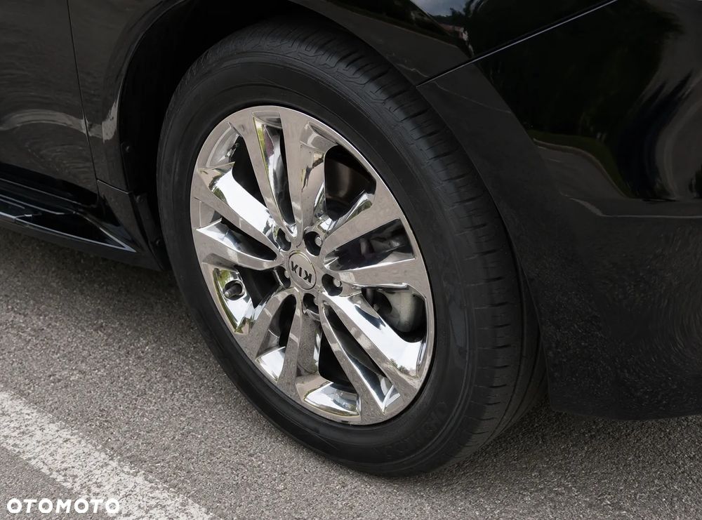 Kia Carnival - 8