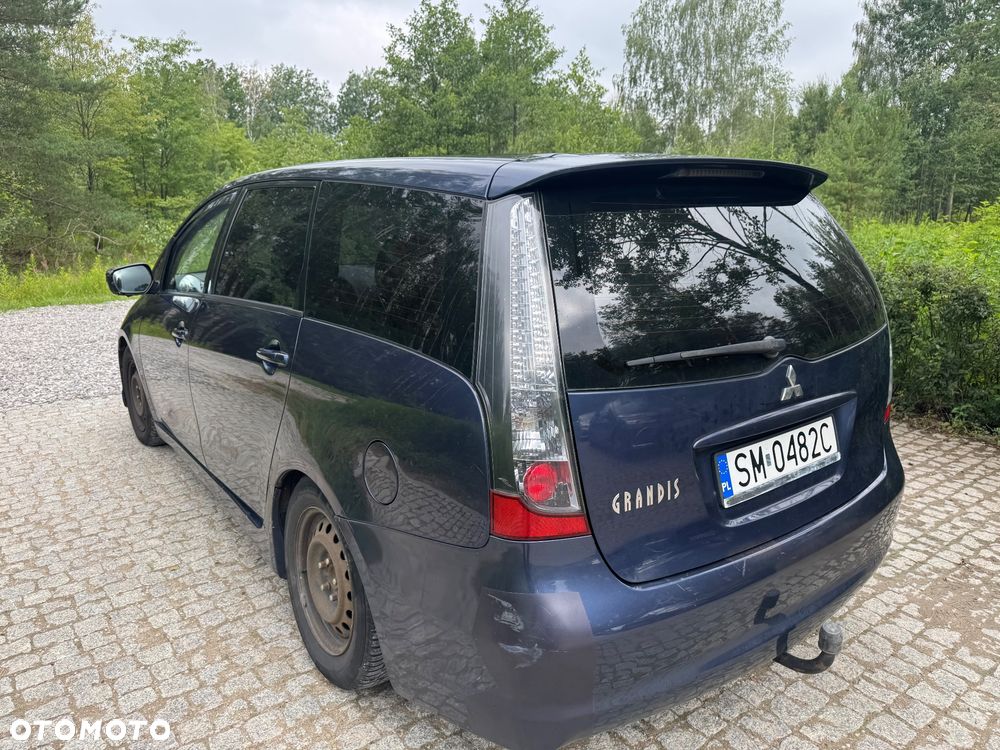 Mitsubishi Grandis 2.4 Intense - 9