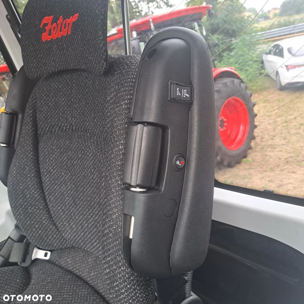 Zetor Seria 6 130 silnik Deutz AG Skrzynia ZF + biegów . 6 biegów pod obciążeniem - 32