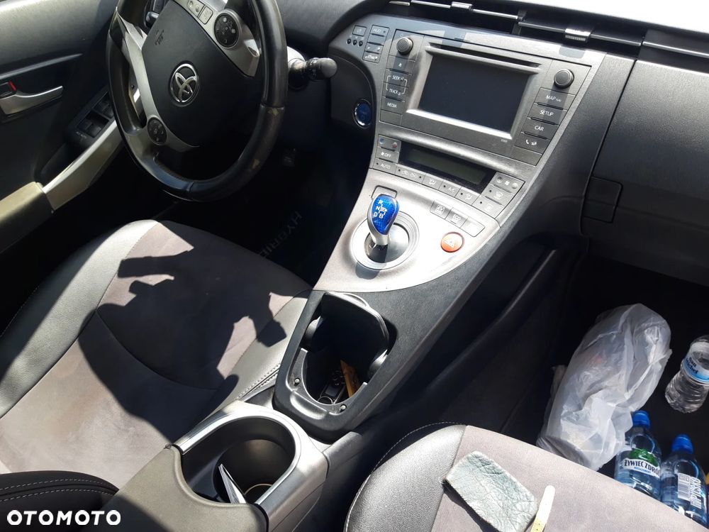 Toyota Prius (Hybrid) - 8