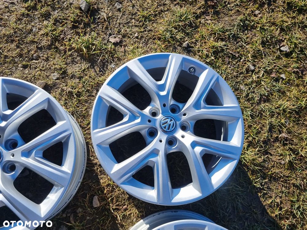VW 3C8 PASSAT, AUDI Q3,Q2,SKODA ,SEAT 6.5X17 ET39 5X112 bdb stan - 5