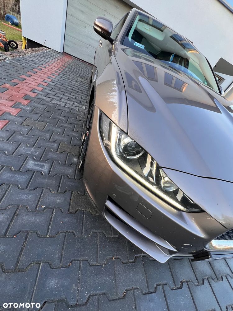 Jaguar XE 2.0 T Pure - 10