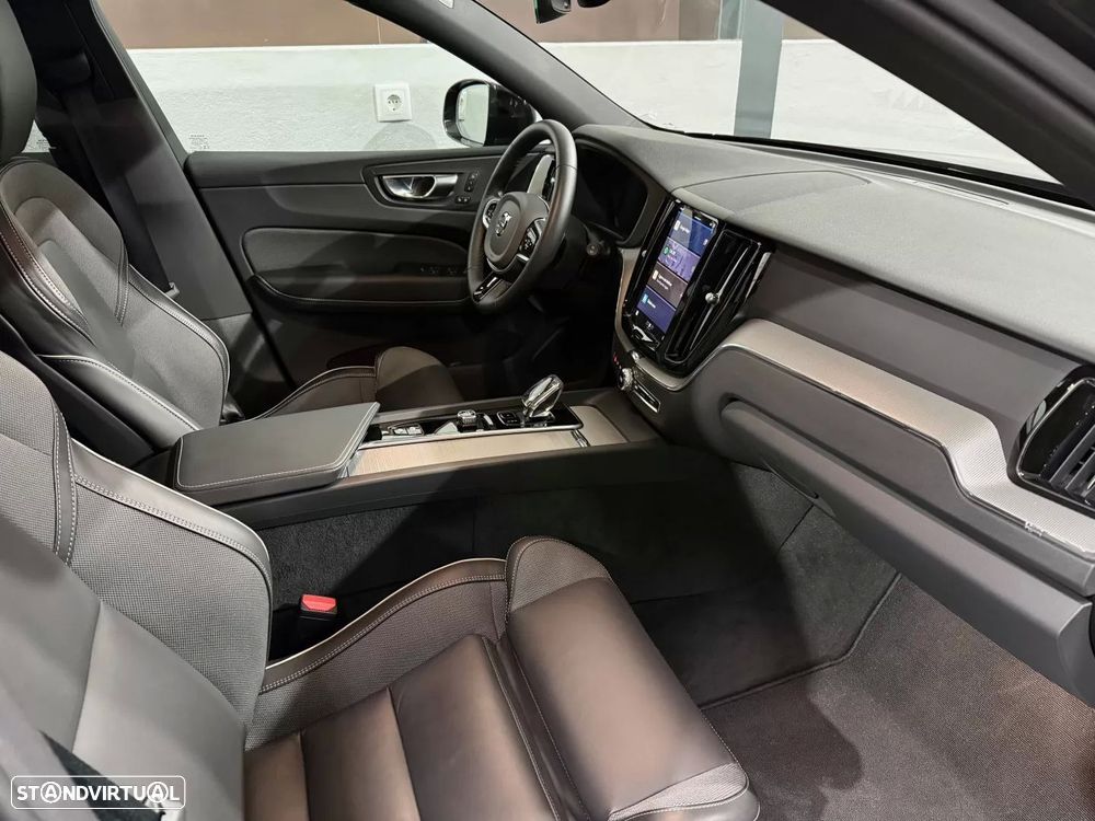 Volvo XC 60 2.0 T6 PHEV Black Edition - 28