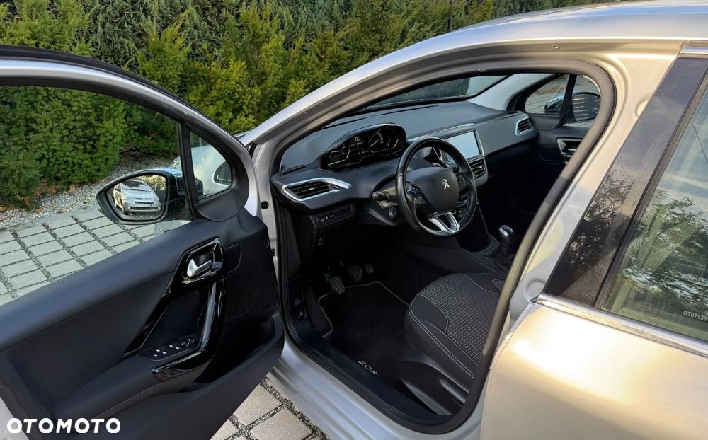 Peugeot 208 1.2 PureTech Allure S&S - 11