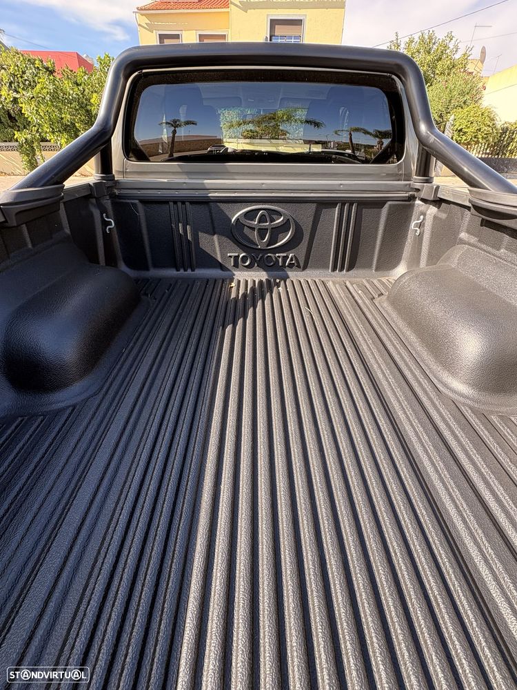 Toyota Hilux - 8
