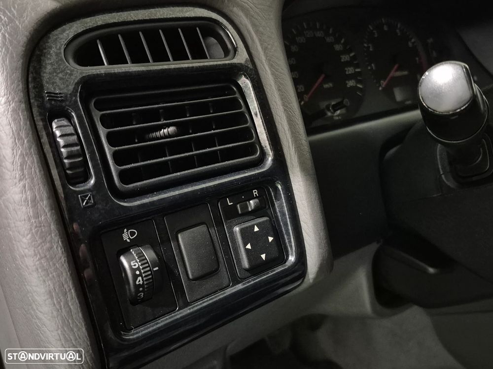 Toyota Avensis Liftback 1.6 Terra JE - 15