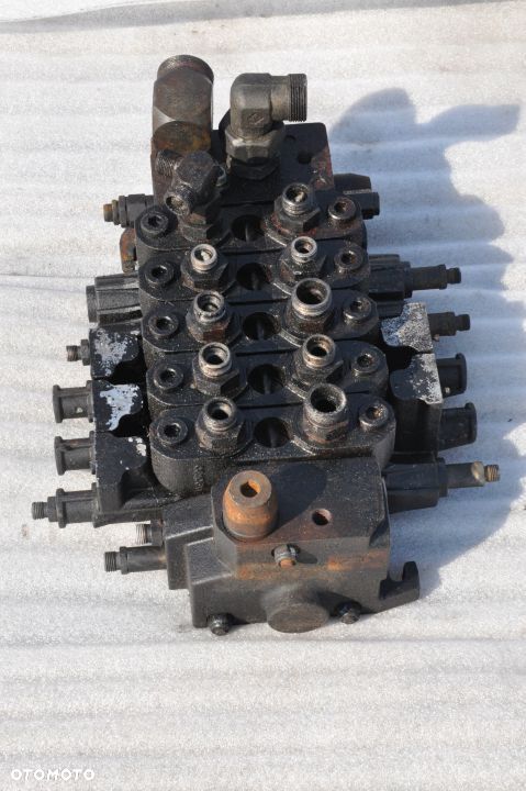 ROZDZIELACZ Manitou MT 732 - 2