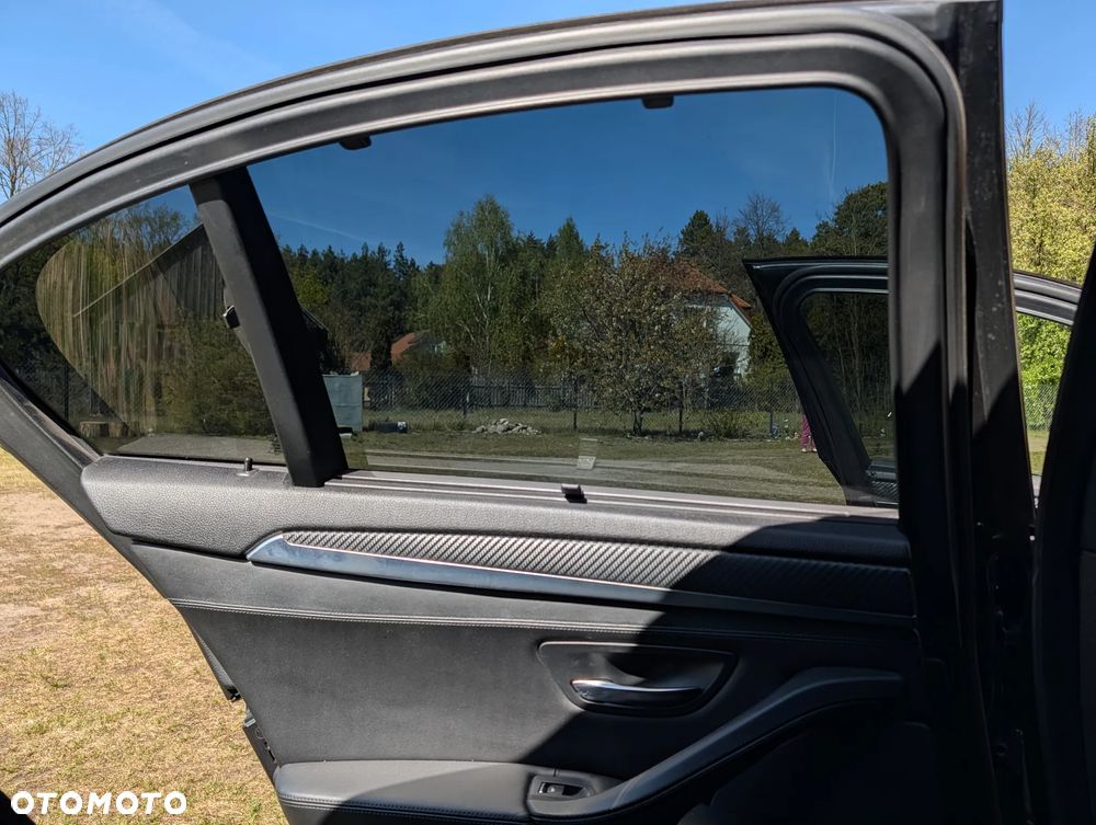 BMW Seria 5 550i - 16