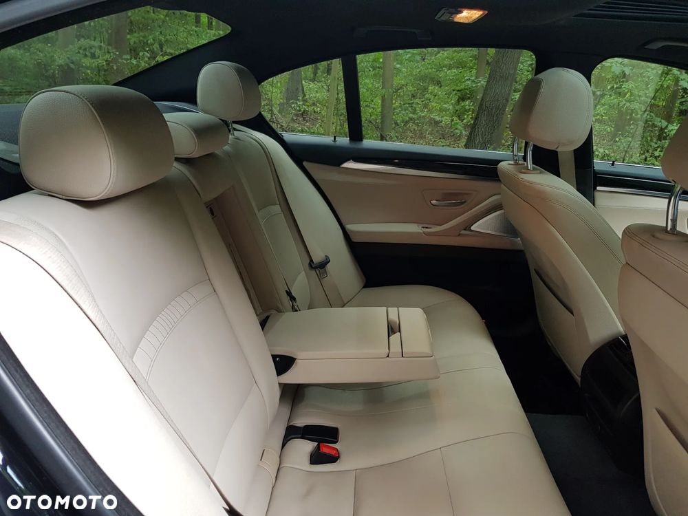BMW Seria 5 528i xDrive - 27
