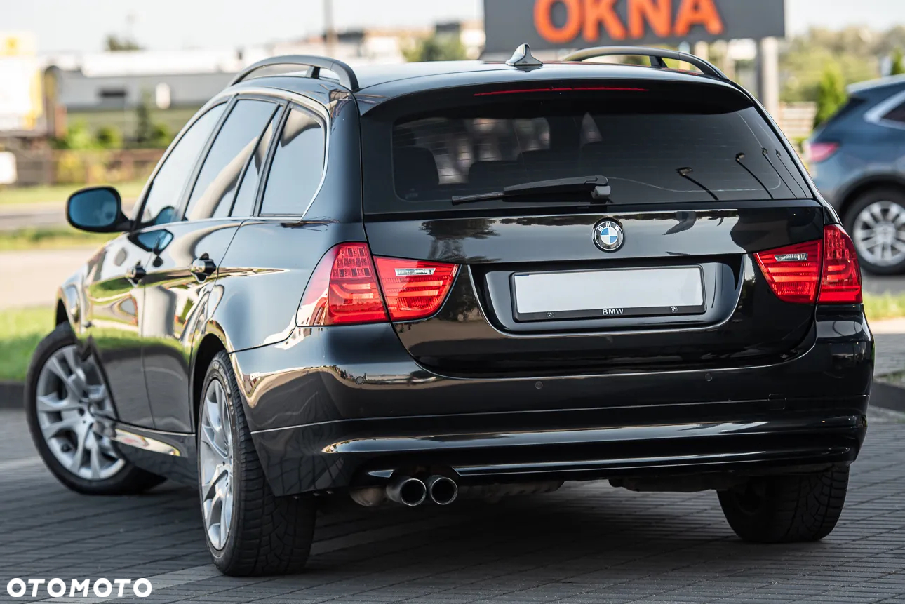 BMW Seria 3 325xi Touring - 4
