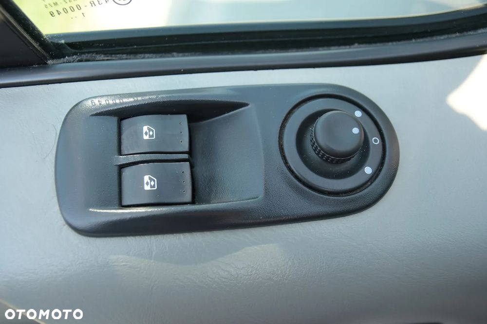 Renault Trafic Grand Passenger Black Edition - 24