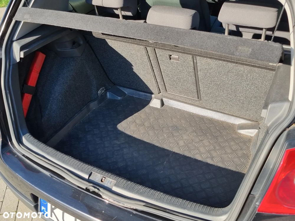 Volkswagen Golf V 1.9 TDI Comfortline - 4