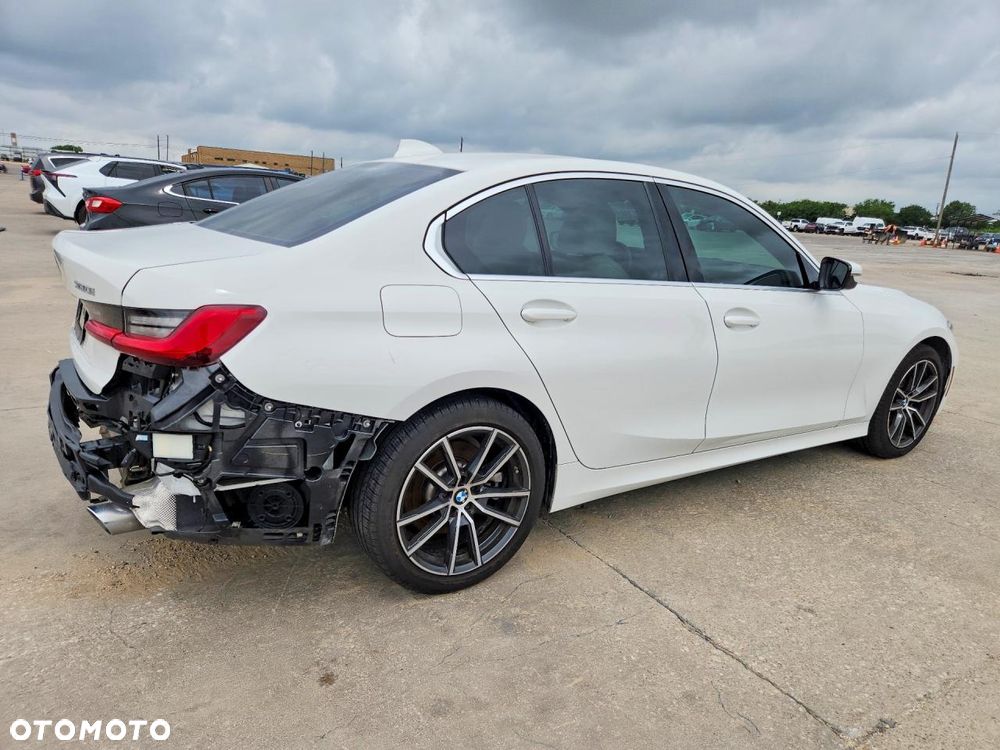 BMW Seria 3 330i - 4