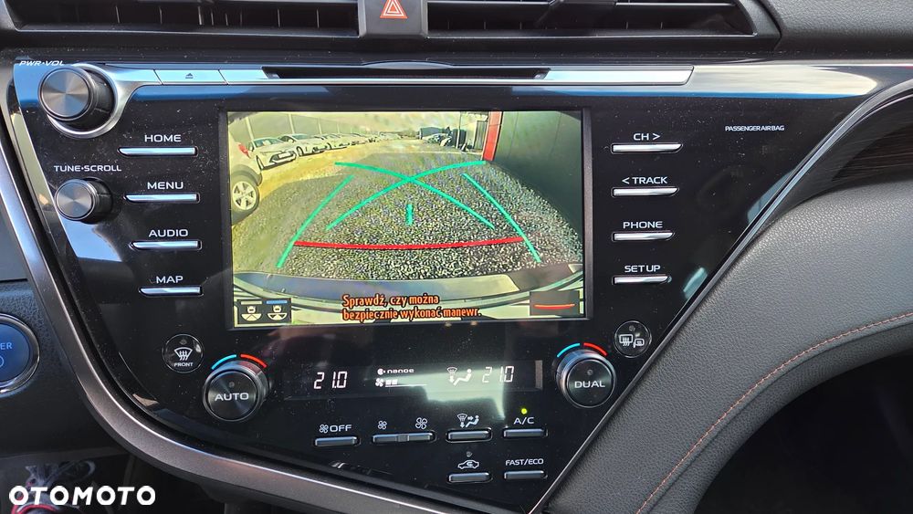 Toyota Camry 2.5 Hybrid Executive CVT - 16