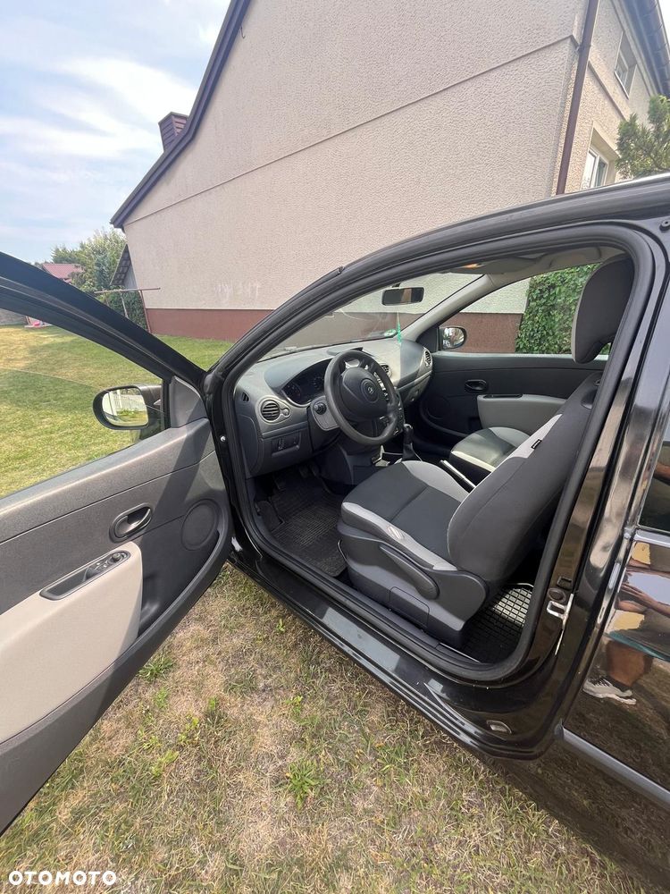 Renault Clio - 10