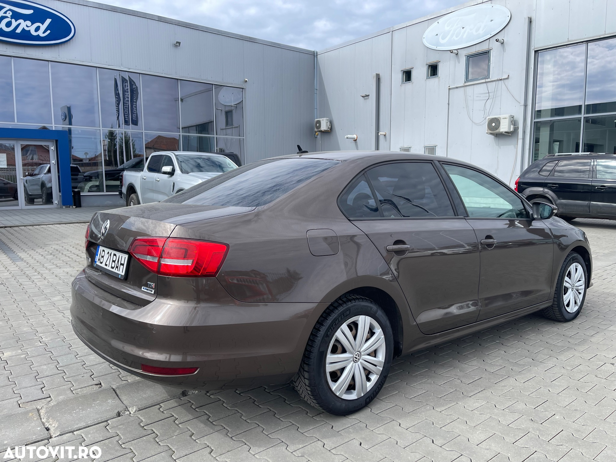 Volkswagen Jetta 1.2 TSI Comfortline - 12
