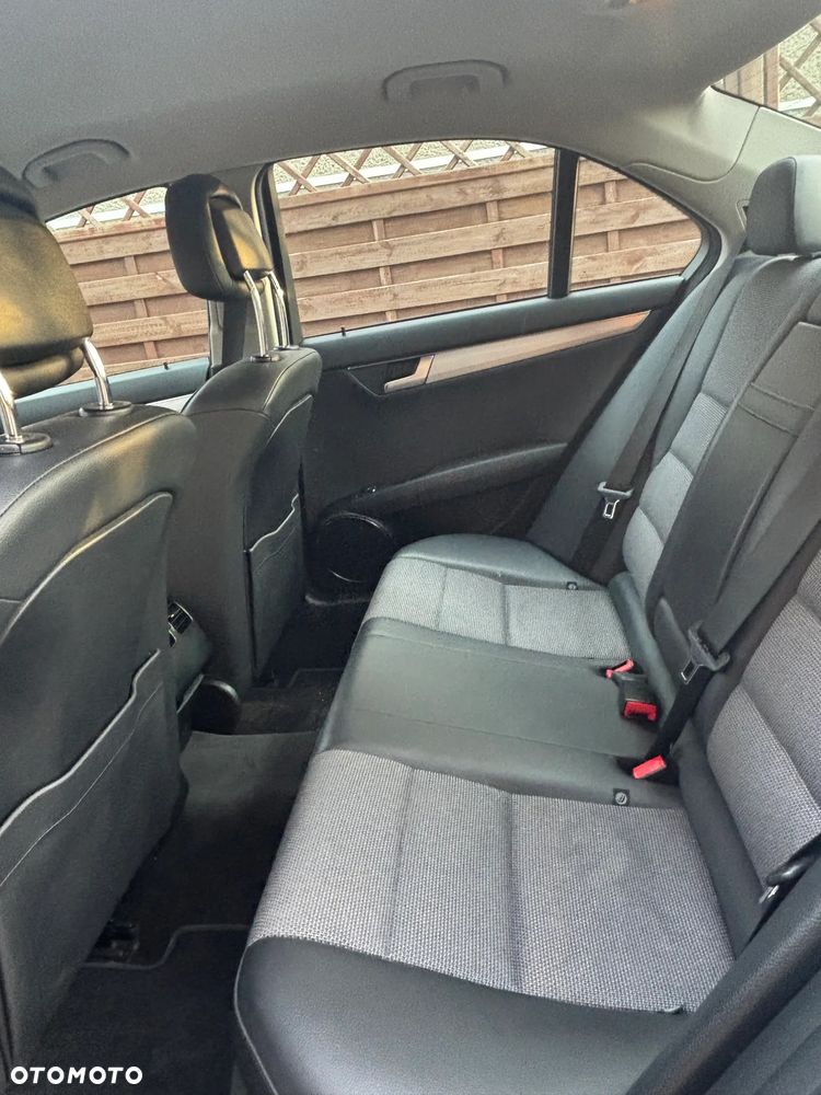 Mercedes-Benz Klasa C 220 CDI DPF (BlueEFFICIENCY) Avantgarde - 10