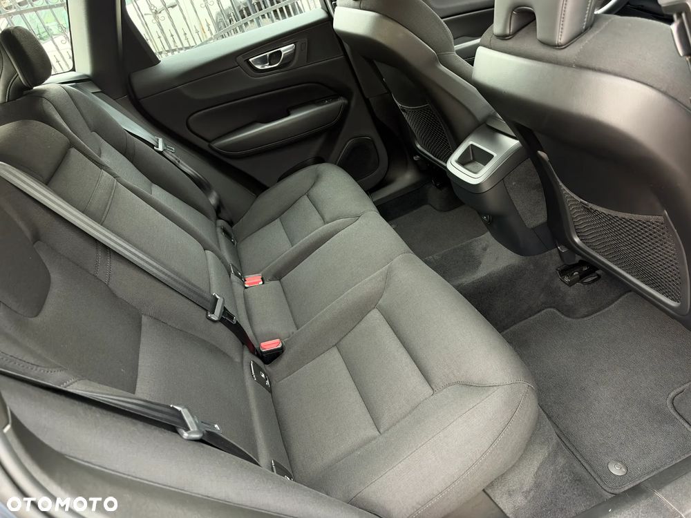 Volvo XC 60 B4 B Momentum Pro - 33
