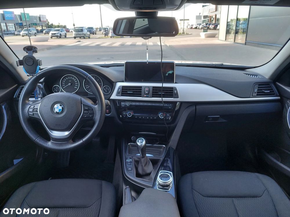 BMW Seria 3 320d - 15