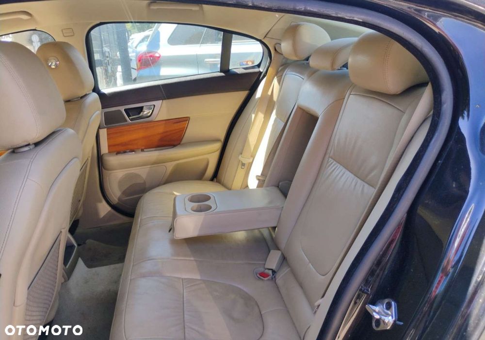 Jaguar XF - 10