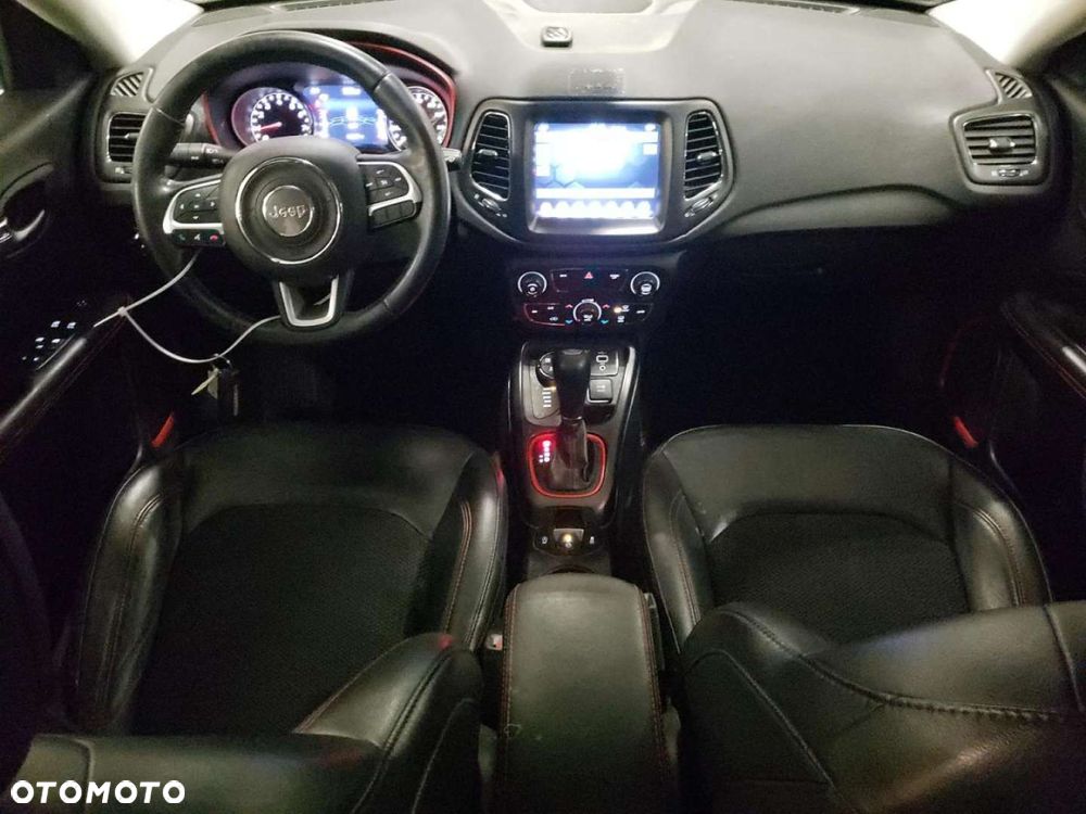 Jeep Compass - 10