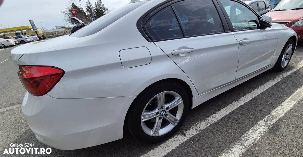 BMW Seria 3 320i Aut. Advantage - 17