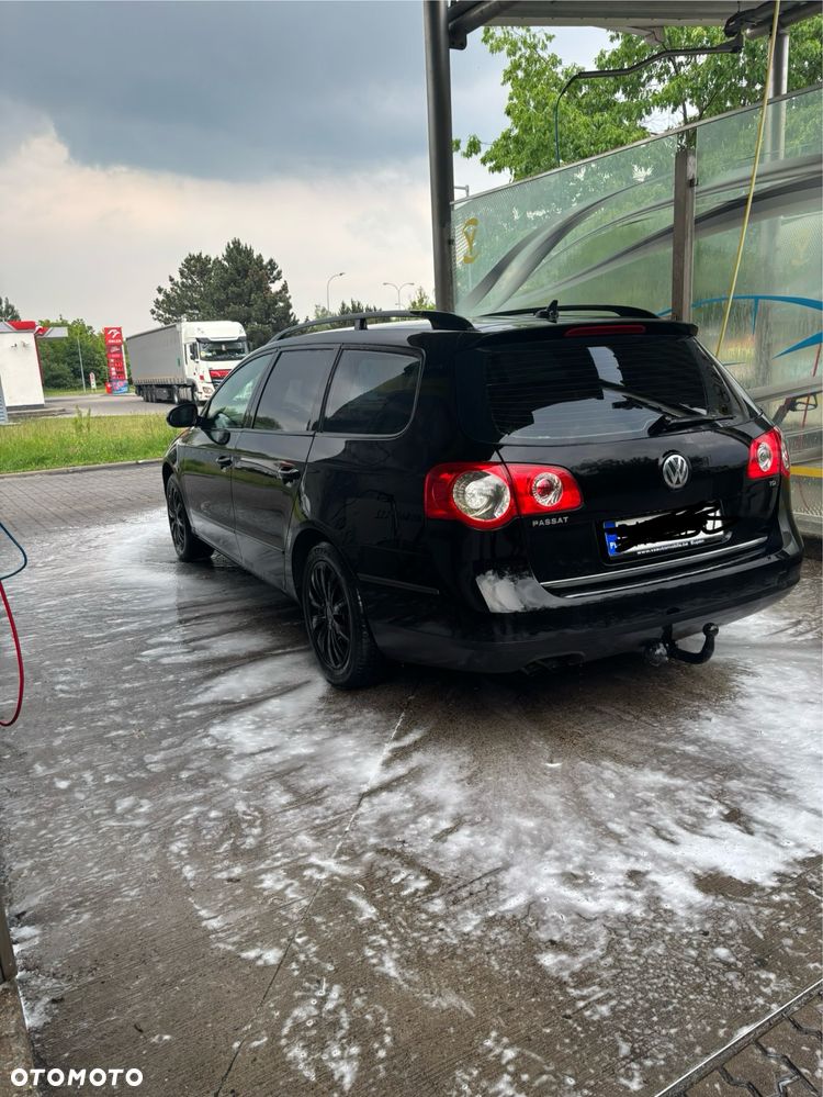 Volkswagen Passat - 1