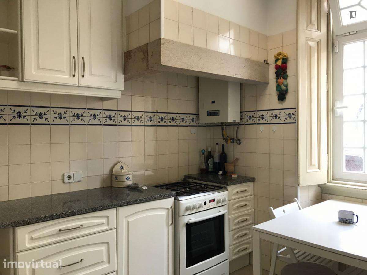 Quarto - localizado em Alameda Lisbon - Grande imagem: 3/12