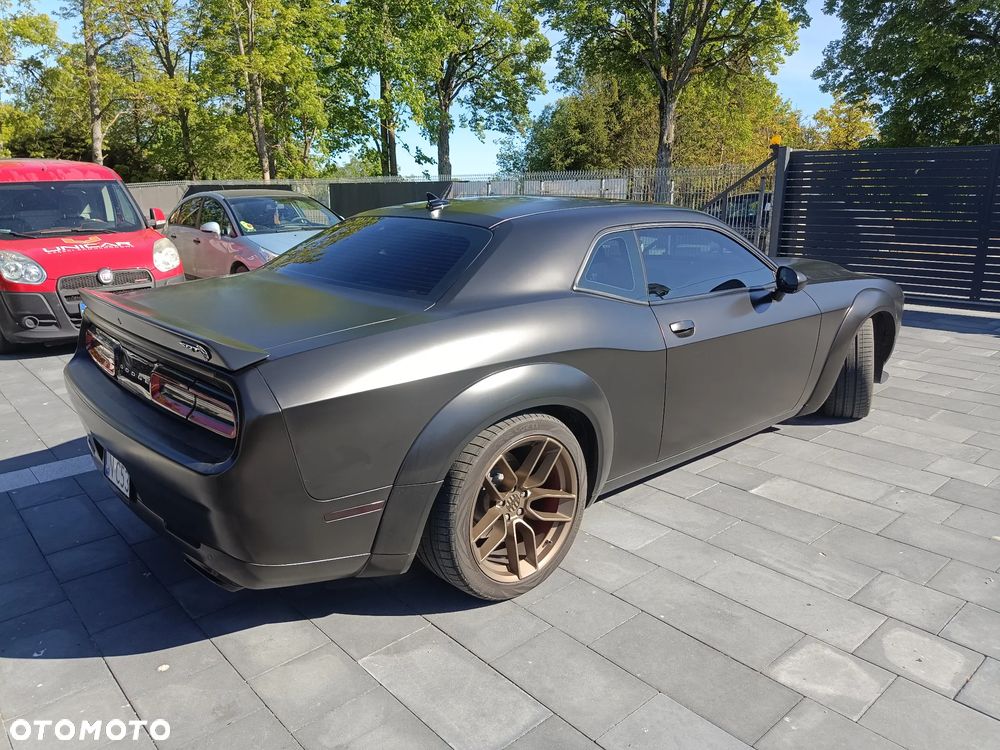 Dodge Challenger - 9
